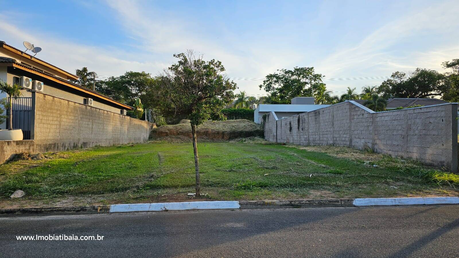 #714 - Terreno em condomínio para Venda em Atibaia - SP
