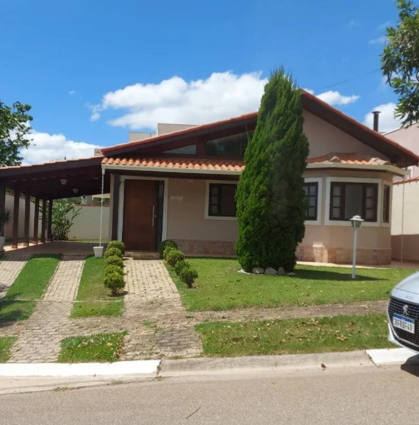 #818 - Casa em condomínio para Venda em Atibaia - SP