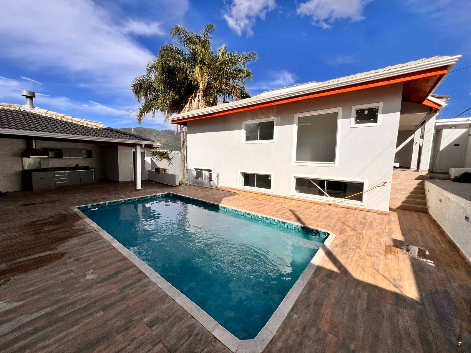 #938 - Casa para Venda em Atibaia - SP