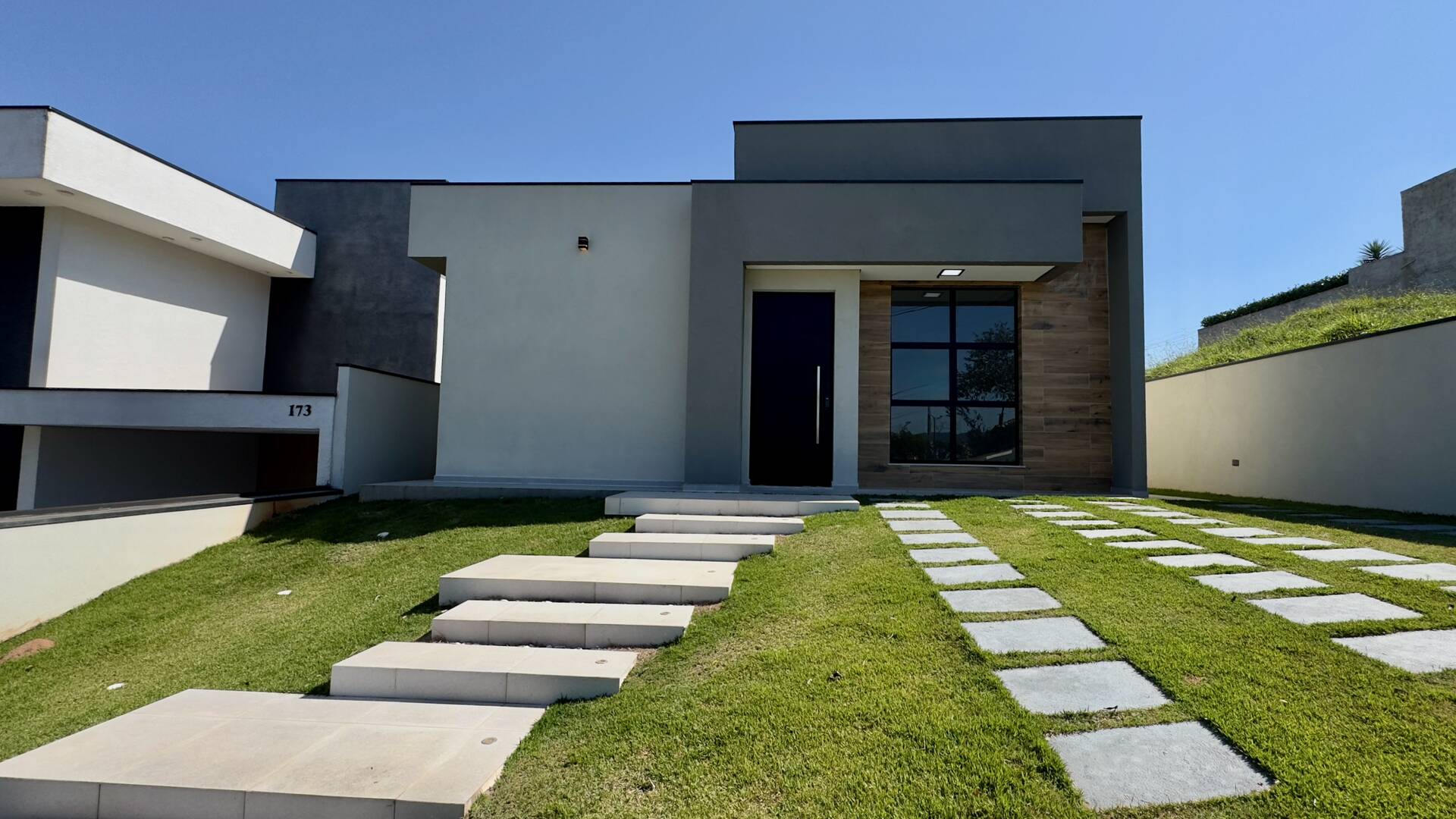 #1044 - Casa para Venda em Bom Jesus dos Perdões - SP