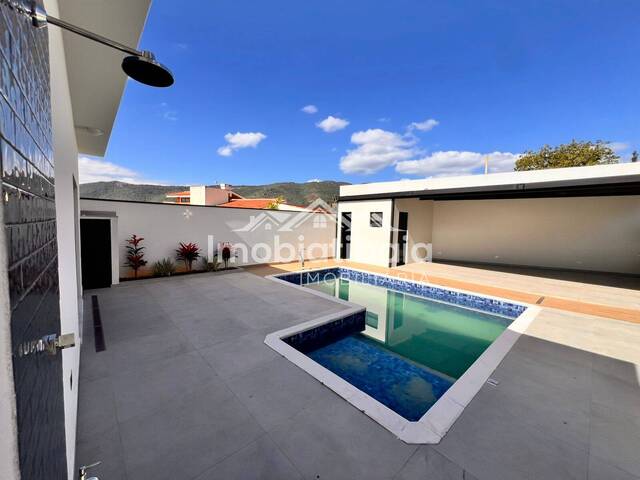 #925 - Casa para Venda em Atibaia - SP