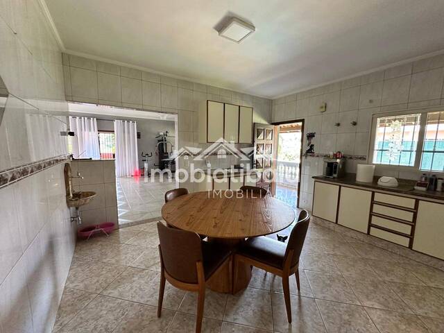 Casa para Venda em Atibaia - 3